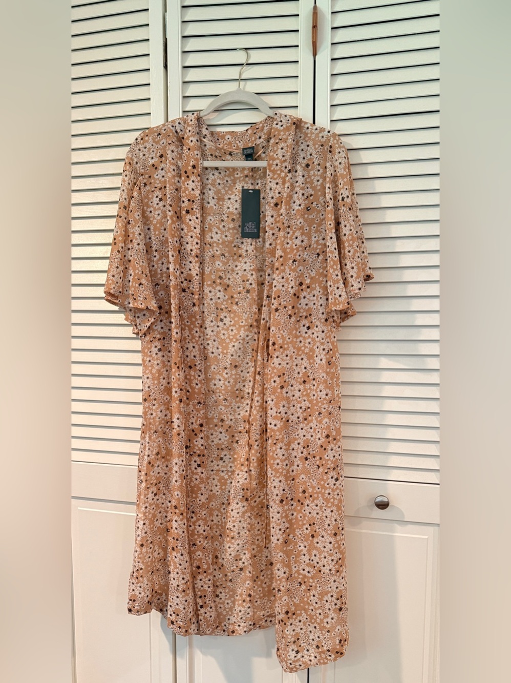 Wild Fable  Boho Style Swim Suit Cover Up. NWT
Ditzy Floral big sleeves. OSFM
